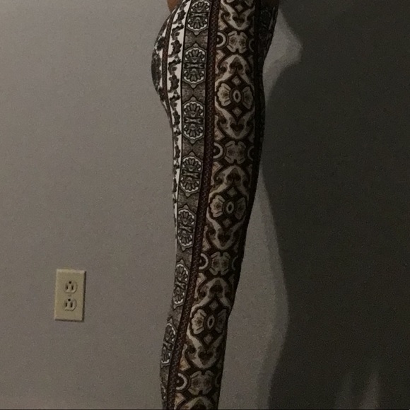 Detailed Print Leggings - Picture 3 of 3